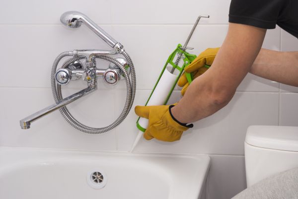 Bathtub Caulking in North Little Rock